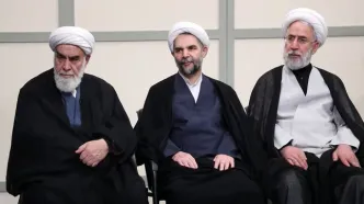 رهبر انقلاب: دستگاه‌های نظامی و دیپلماسی کار خود را با قوت ادامه دهند