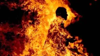 آتش زدن یک جوان با بنزین برای خنده!