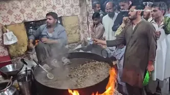 ببینید؛ غذای خیابانی در پاکستان؛ پخت واوایشکا با جگر گوسفند در پیشاور