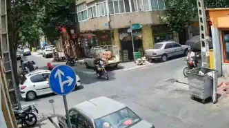 برخورد وحشتناک یک موتور با پژو ۲۰۶ در تهران