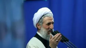 لرزش دست صدیقی در نماز جمعه جلب توجه کرد