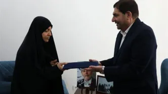 ابلاغ سلام رهبر انقلاب به خانواده شهید فریدون عباسی توسط مخبر