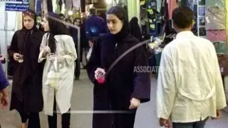تیپ جالب چند دختر و پسر در بازار تهران سال ۱۳۸۰