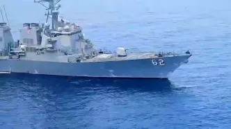 ویدئویی از برخورد قاطع بالگرد ارتش با  ناوشکن آمریکایی