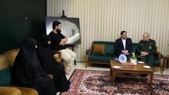 دیدار مخبر با خانواده شهید سرلشکر حاجی‌زاده