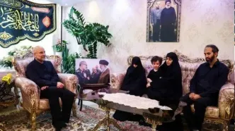 حضور قالیباف در منزل شهید حاجی‌زاده