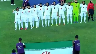 سلام نظامی بانوان فوتبالیست ایران قبل از شروع دیدار مقابل اردن/ ویدئو