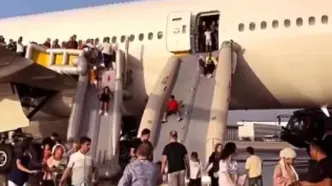 تخلیه اضطراری مسافران یک پرواز با سرسره نجات