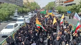 دسته عزاداری تاسوعای تهرانی‌ها در پشتیبانی از رهبر انقلاب