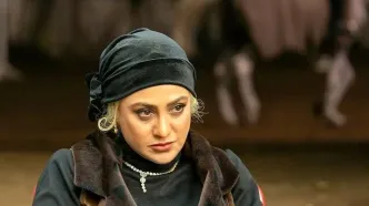 ژست متفاوت آزاده صمدی در گالری هنری