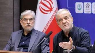 در برخی دانشگاه ها، اساتید و نخبگان را تحت فشار قرار می‌دهند