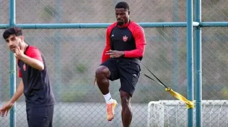 سرمربی پرسپولیس مدافع سرشناس را تایید کرد