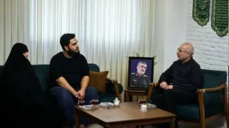 حضور قالیباف در منزل شهید حاجی‌زاده