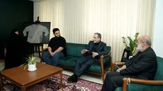 دیدار عراقچی با خانواده شهید حاجی‌زاده
