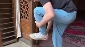 هیجان توریست آمریکایی در لحظه ورود به مسجد صورتی شیراز