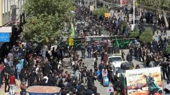یادگاری از دهه ۸۰؛ تصویری از نذری گرفتن سه دختر جوان