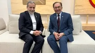 دیدار و گفتگوی عراقچی با نخست وزیر مالزی در حاشیه اجلاس سران بریکس