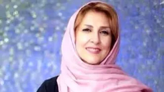 چهره غمگین مرجانه گلچین در کافه با اکسسوری‌های عجیب