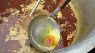 ببینید؛ غذای روستایی در پاکستان؛ پخت حلیم با ران گوسفند