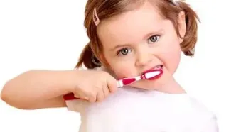 قبل از غذا خوردن مسواک بزنیم بهتر است یا بعد از آن؟