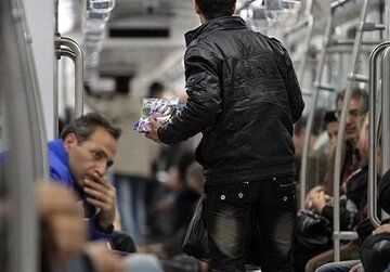 ضرب العجل جدی به اتباع دستفروش مترو