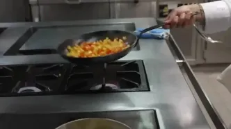 ببینید؛ غذای خیابانی در فرانسه؛ پخت کاپوناتا توسط سرآشپز ماداگاسکاری در پاریس