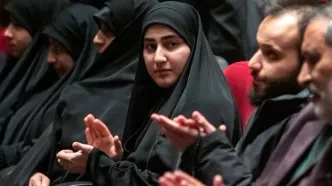 سفر به تاریخ؛ «زینب، دختر سردار سلیمانی» در حال گفتگو با «ژاله صامتی» در یک مراسم
