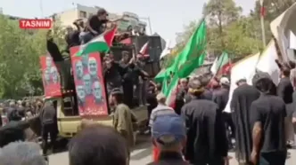 حرکت دسته عزاداران مسجد دانشگاه تهران به سمت خیابان فلسطین برای تجدید پیمان با رهبر معظم انقلاب