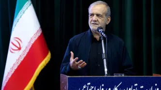 بنر نصب شده پشت سر پزشکیان جلب توجه کرد