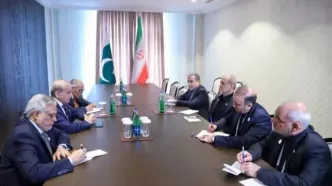 نخست‌وزیر پاکستان با پزشکیان دیدار کرد