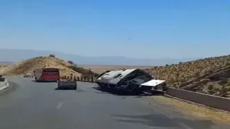 افزایش تعداد فوتی‌های حادثه واژگونی اتوبوس در فارس به ۱۵ نفر