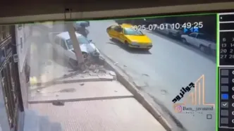 فیلمی از تصادف عجیب پراید با تیر برق در جوانرود!