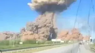 لحظه حمله موشکی روسیه به انبار مهمات در اوکراین
