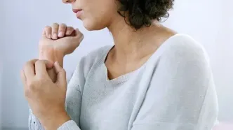 همه‌چیزهایی که باید درباره اگزمای سرشتی بدانید؛ از شیرخوارگی تا سالمندی