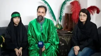 عکس؛ پدری که با دخترانش تعزیه می‌خواند
