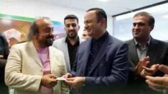 نخستین دفتر خدمات هوشمند مناطق آزاد در ارس افتتاح شد/ اولین گردشگر خارجی کارت مناطق آزاد ایران را دریافت کرد
