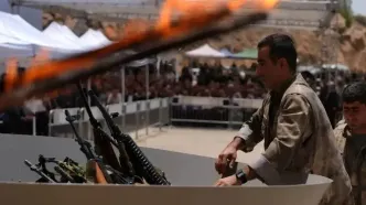 پ‌ک‌ک سلاح‌های خود را تحویل داد و به آتش کشید