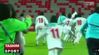 لحظه سوت پایان بازی مقابل اردن که با جشن و دور افتخار تیم ملی فوتبال بانوان با پرچم ایران همراه بود