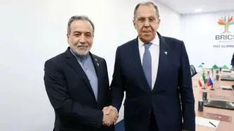 عراقچی و لاروف در حاشیه اجلاس بریکس دیدار و گفتگو کردند + جزئیات