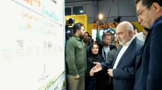 بازدید استاندار خوزستان از غرفه سازمان منطقه آزاد اروند در نمایشگاه هفته دولت