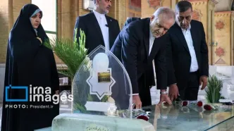ببینید: حضور پزشکیان بر مزار شهید حاجی‌زاده
