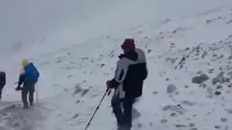 کولاک برف و یخبندان در قله دماوند در میانه تابستان