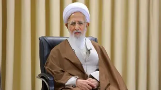 اقامه نماز بر پیکر رهبر شهید در قم توسط آیت الله جوادی آملی