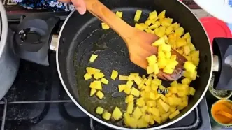 ببینید؛ غذای روستایی در ایران؛ پخت ماکارونی با سویا و سیب زمینی
