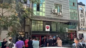 هواداران پرسپولیس در اعتراض نقل و‌انتقالات تجمع کردند