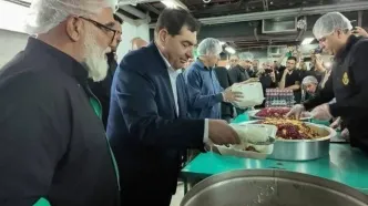 عکس متفاوت مخبر در جمع اعضای گروه جهادی