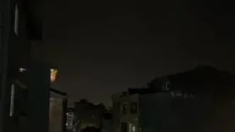 فیلم لحظه رعدوبرق در آسمان انزلی امشب ٢۵ مرداد ١۴٠۴
