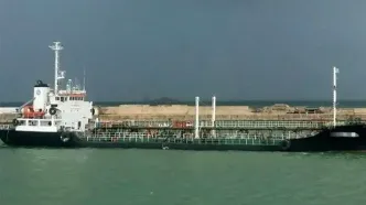 توقیف نفتکش سوخت قاچاق در خلیج فارس/ دستگیری ۱۷ متهم خارجی