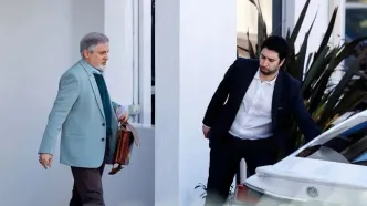 تصاویر؛ سفیر ایران در استرالیا ساختمان سفارت را ترک کرد