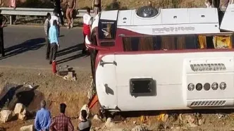انحراف از جاده اتوبوس حامل زائران ایرانی؛ ۴۳ نفر مصدوم شدند